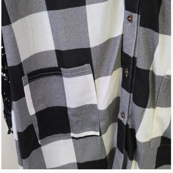 NWT-S- Joy Joy -Black and White BIG SQUARES Top - Picture 3 of 5